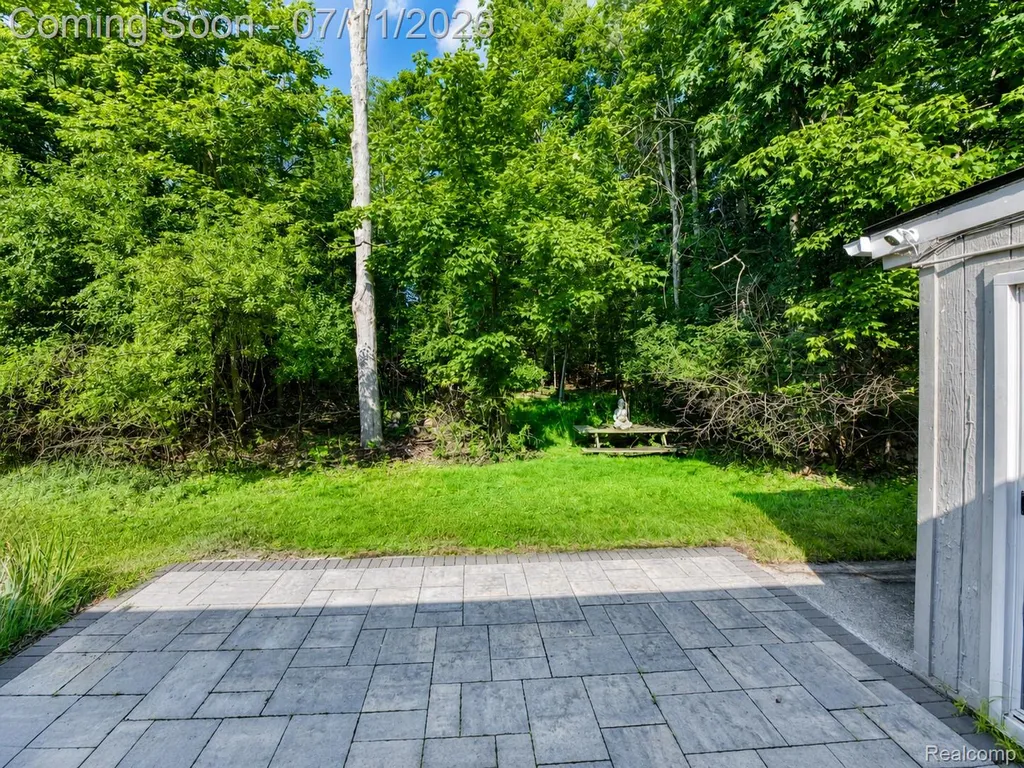 31555 Westlady Drive Beverly Hills Village MI 48025