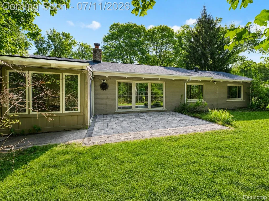 31555 Westlady Drive Beverly Hills Village MI 48025