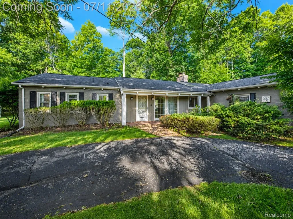 31555 Westlady Drive Beverly Hills Village MI 48025