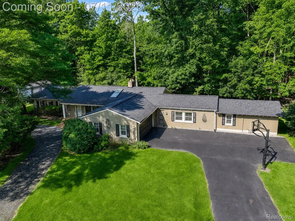 31555 Westlady Drive Beverly Hills Village MI 48025