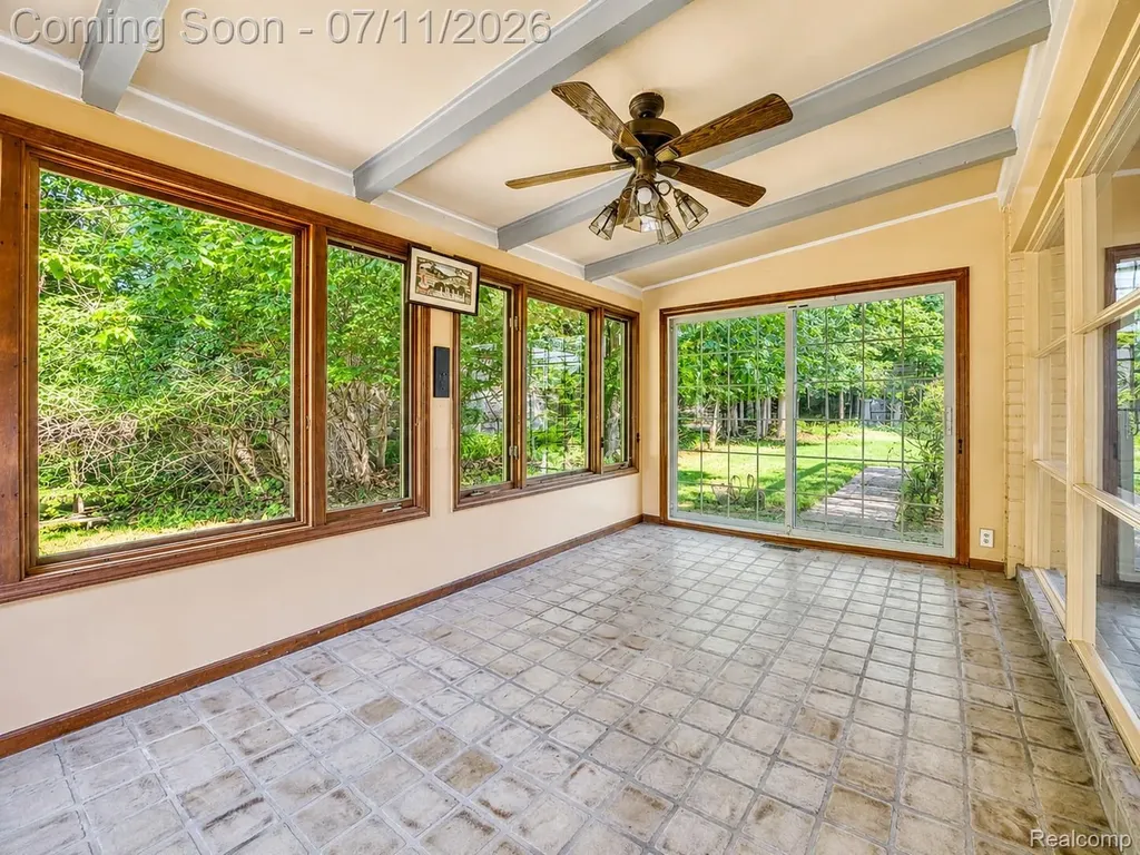 31555 Westlady Drive Beverly Hills Village MI 48025