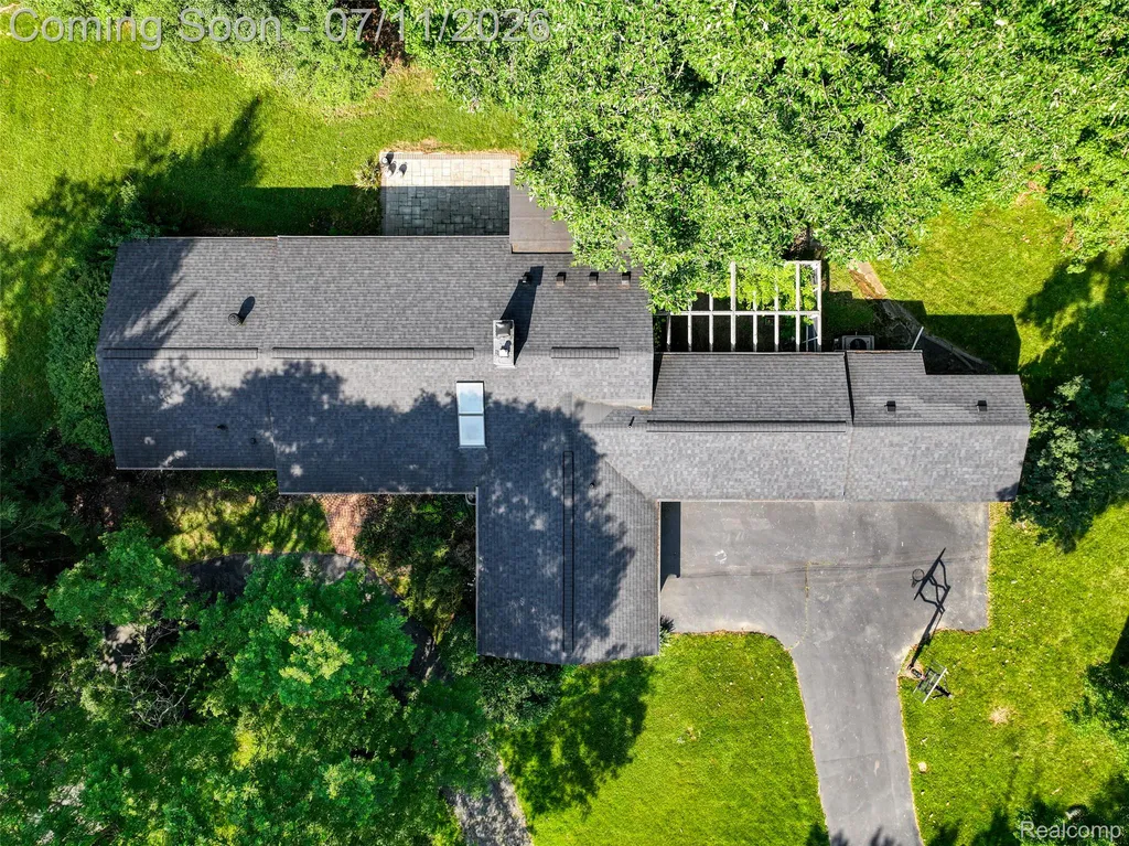 31555 Westlady Drive Beverly Hills Village MI 48025