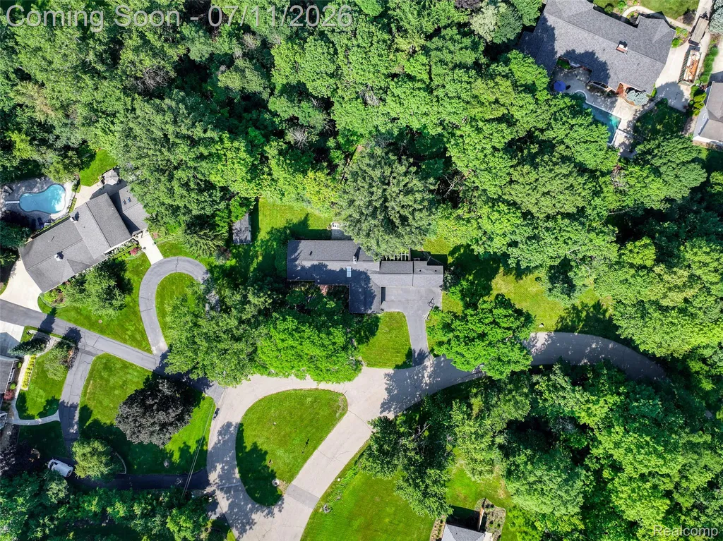 31555 Westlady Drive Beverly Hills Village MI 48025