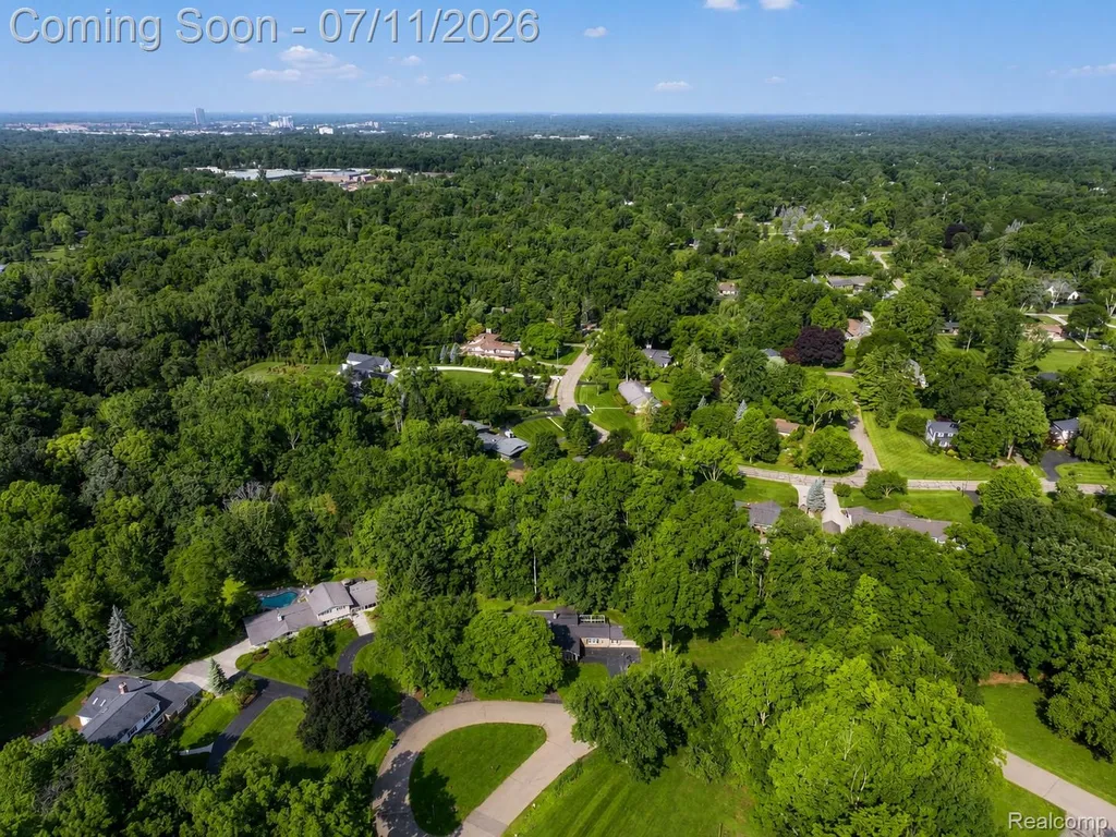 31555 Westlady Drive Beverly Hills Village MI 48025