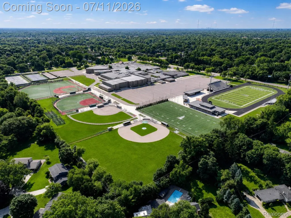 31555 Westlady Drive Beverly Hills Village MI 48025
