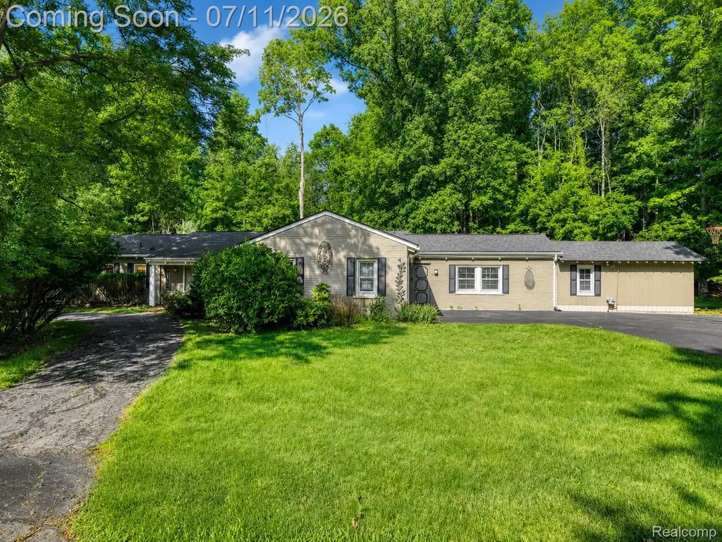 31555 Westlady Drive Beverly Hills Village MI 48025