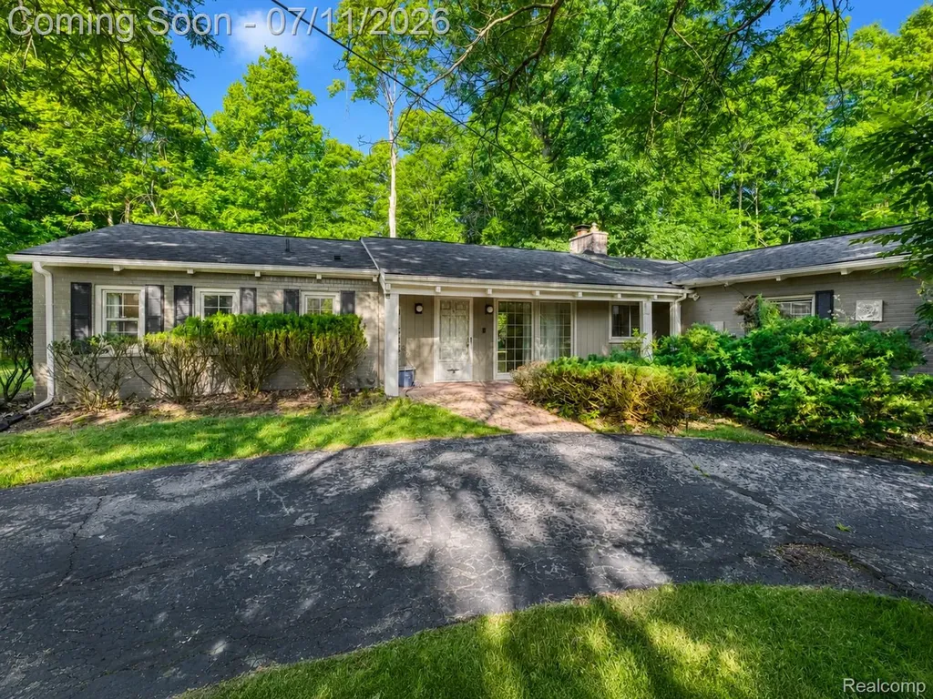 31555 Westlady Drive Beverly Hills Village MI 48025