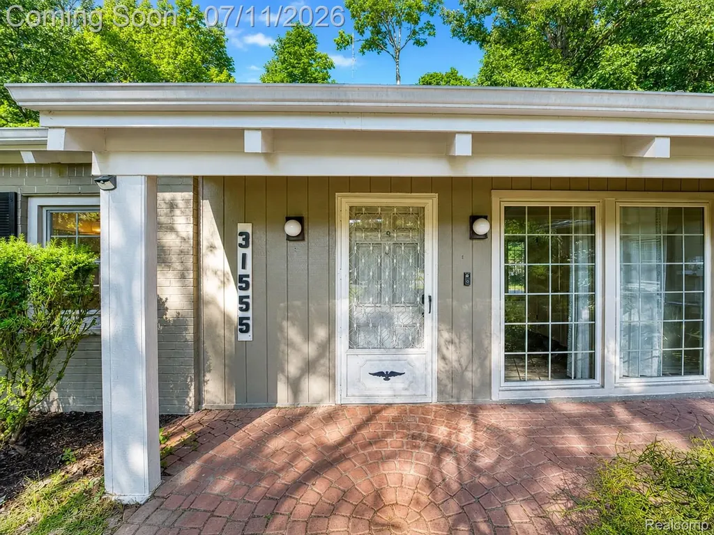31555 Westlady Drive Beverly Hills Village MI 48025