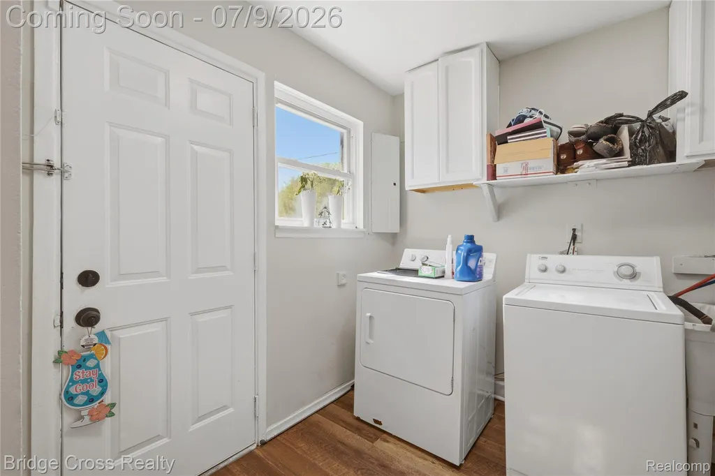 21740 Wellington Avenue Warren City MI 48089