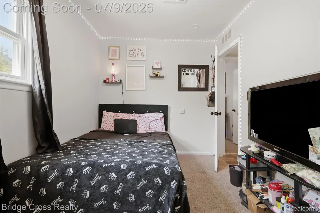 21740 Wellington Avenue Warren City MI 48089