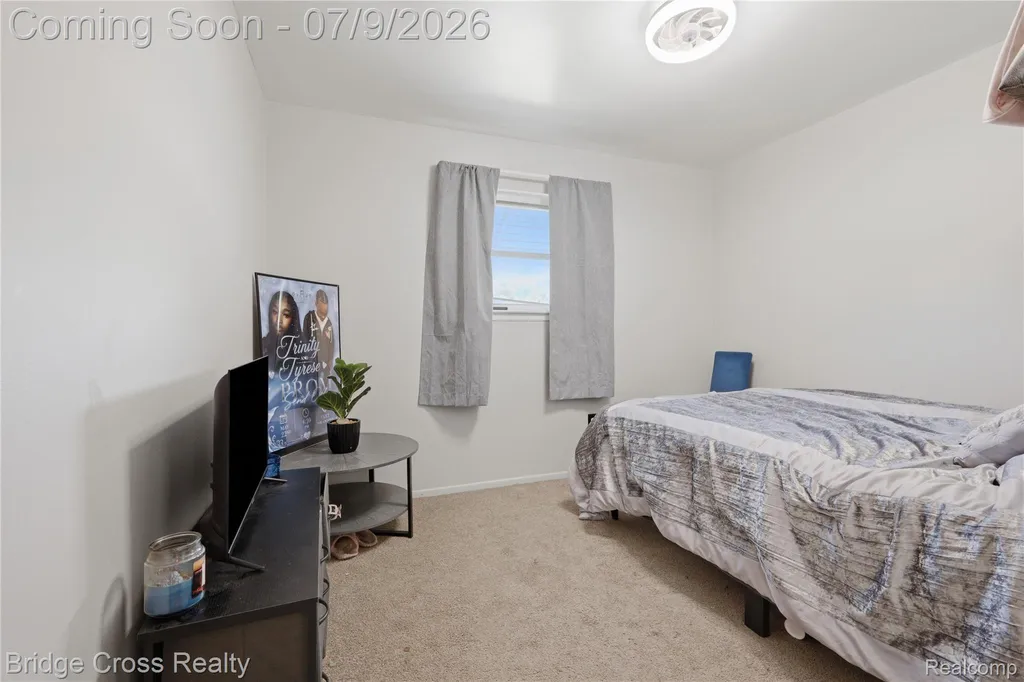 21740 Wellington Avenue Warren City MI 48089