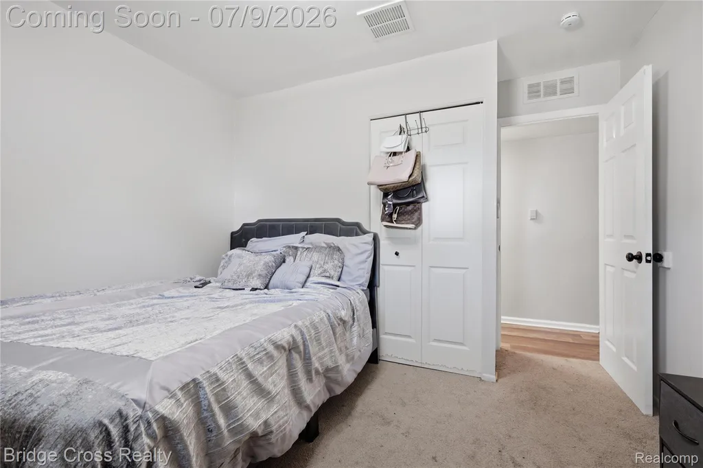 21740 Wellington Avenue Warren City MI 48089