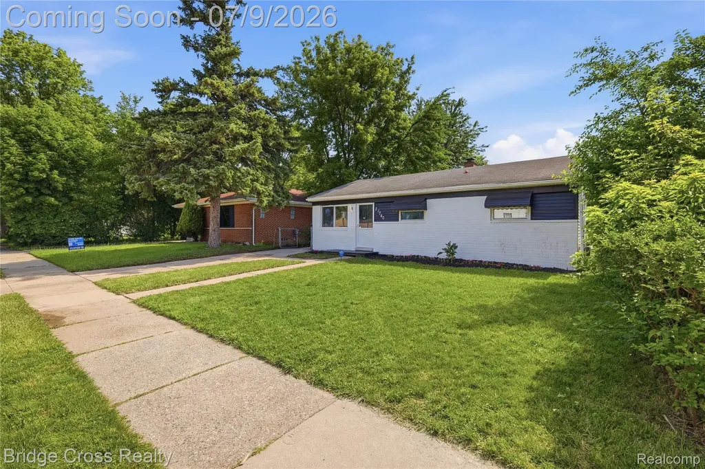 21740 Wellington Avenue Warren City MI 48089