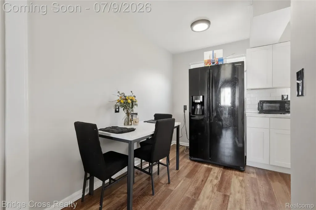 21740 Wellington Avenue Warren City MI 48089