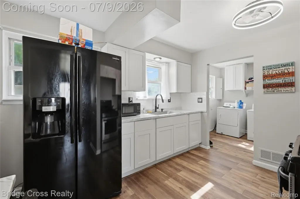 21740 Wellington Avenue Warren City MI 48089