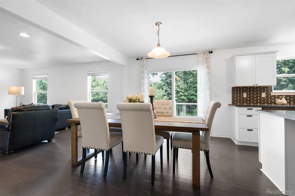 21422 Navarra Drive Lyon Charter Township MI 48178