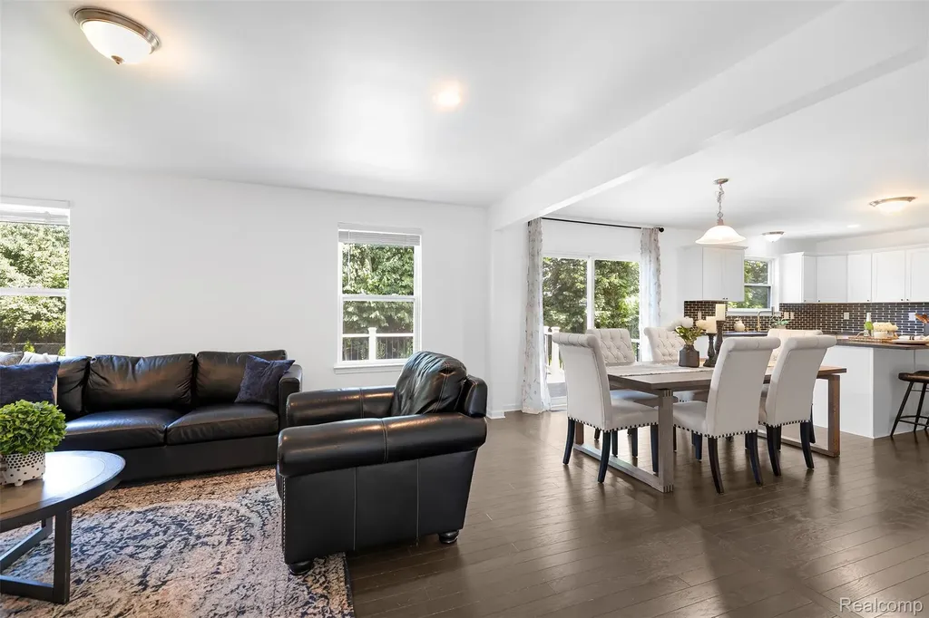 21422 Navarra Drive Lyon Charter Township MI 48178
