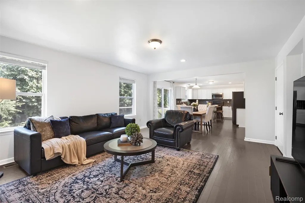 21422 Navarra Drive Lyon Charter Township MI 48178