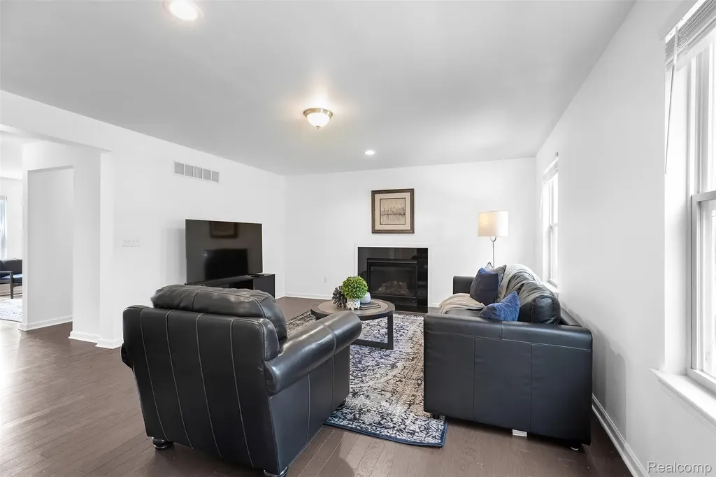 21422 Navarra Drive Lyon Charter Township MI 48178