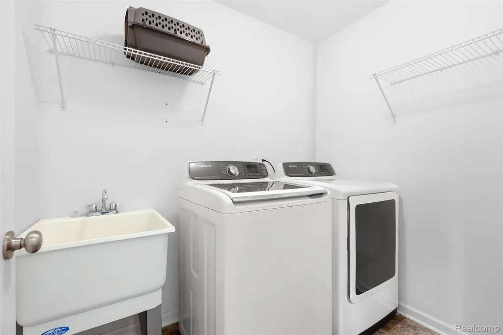 21422 Navarra Drive Lyon Charter Township MI 48178