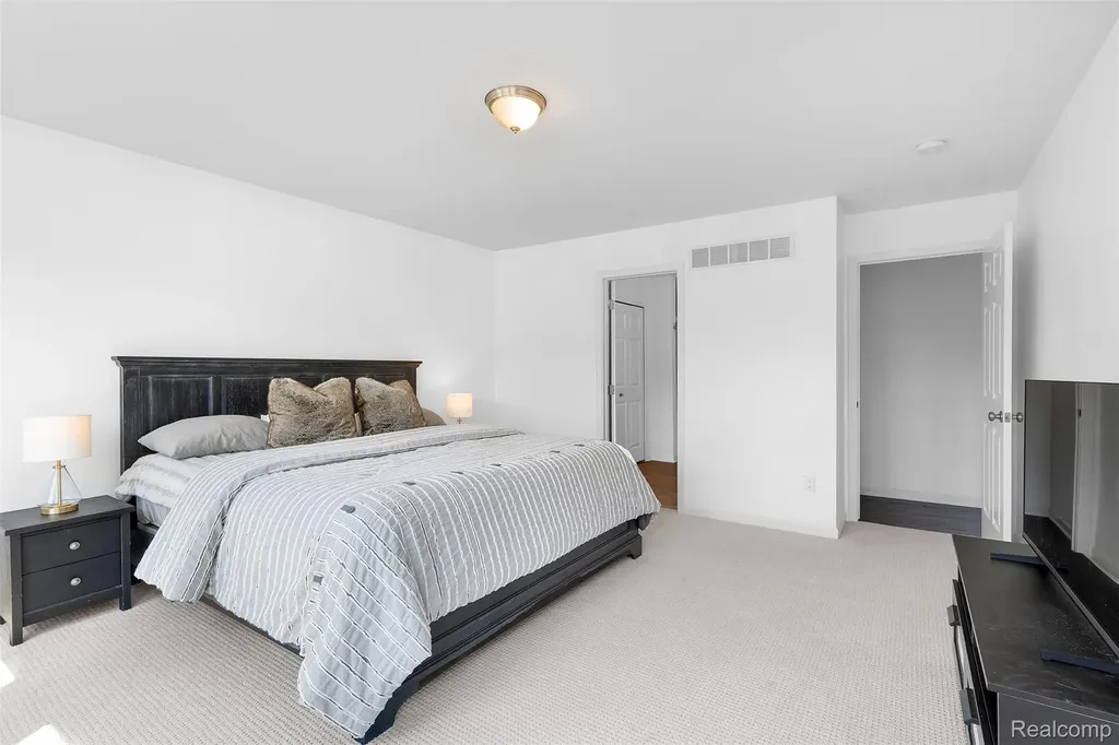 21422 Navarra Drive Lyon Charter Township MI 48178