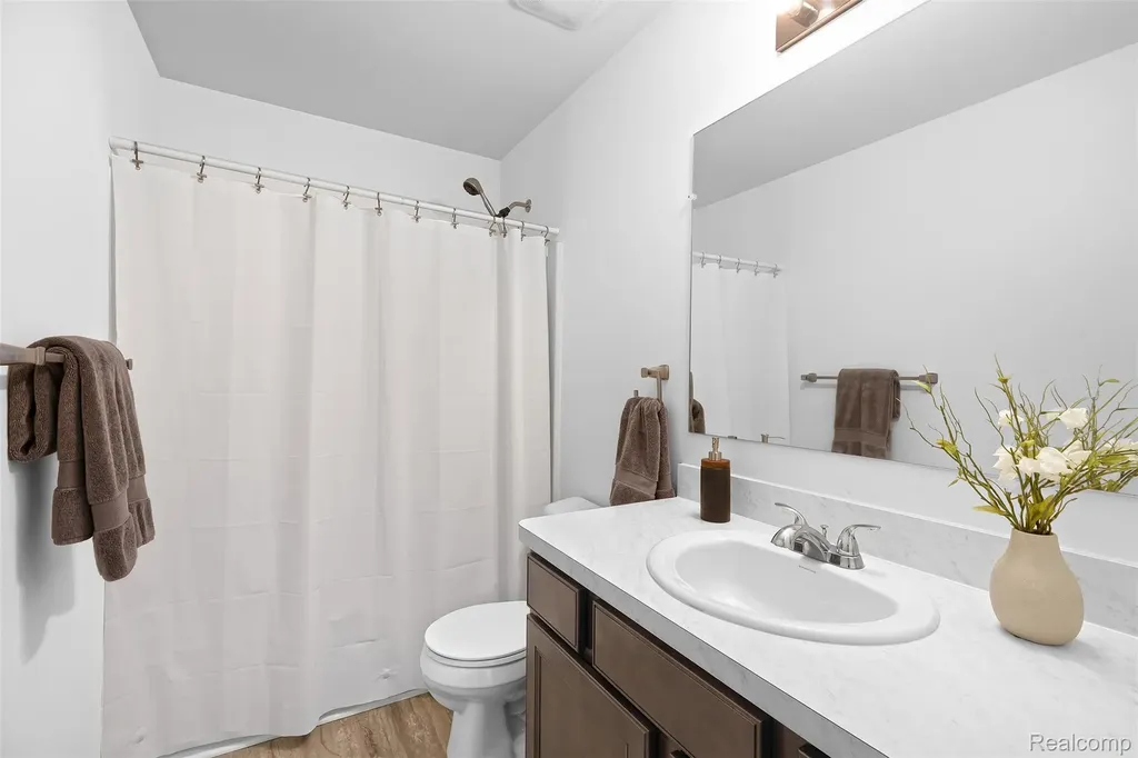 21422 Navarra Drive Lyon Charter Township MI 48178