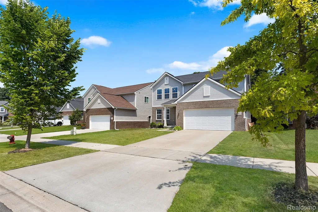 21422 Navarra Drive Lyon Charter Township MI 48178