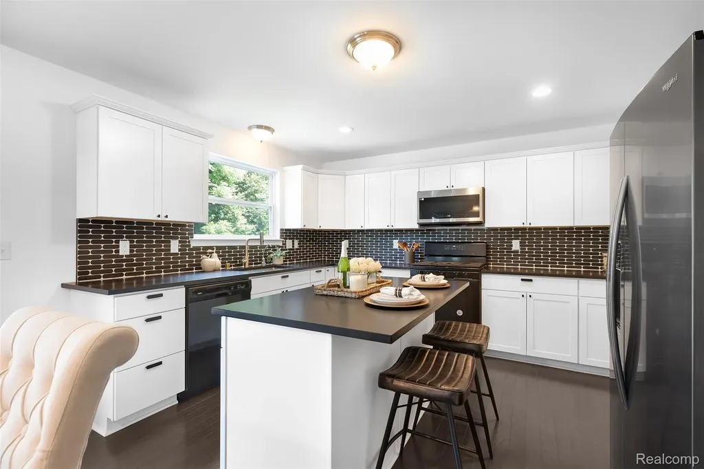 21422 Navarra Drive Lyon Charter Township MI 48178