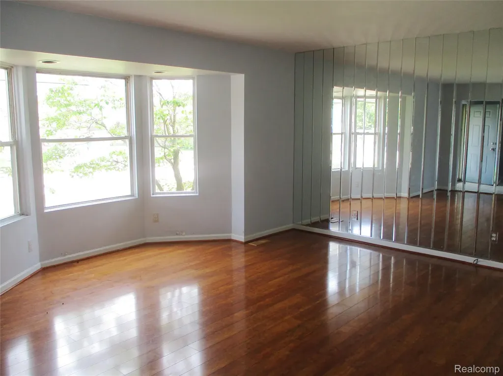33443 Paoletti Fraser City MI 48026