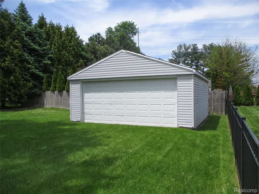 33443 Paoletti Fraser City MI 48026