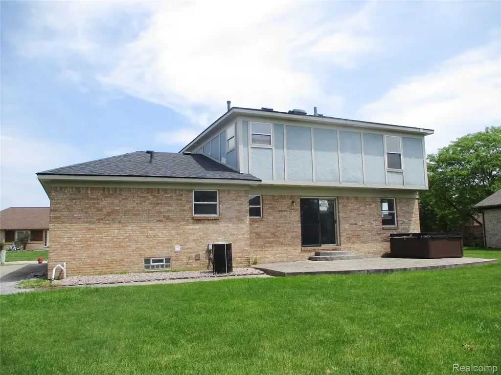 33443 Paoletti Fraser City MI 48026