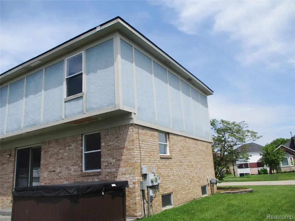 33443 Paoletti Fraser City MI 48026
