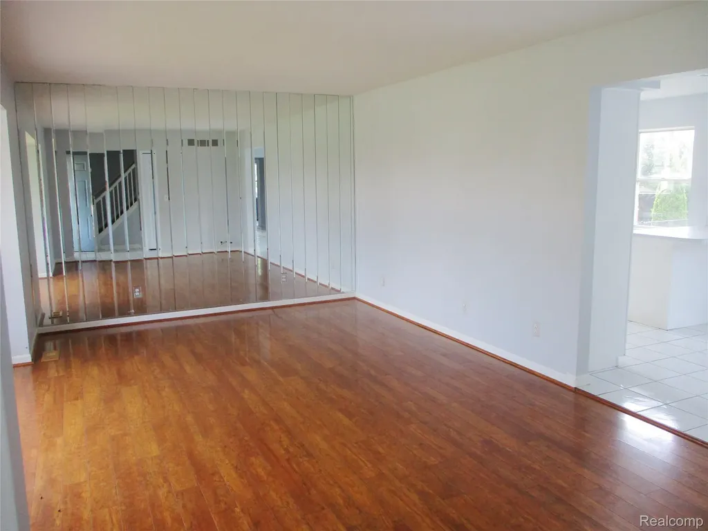 33443 Paoletti Fraser City MI 48026
