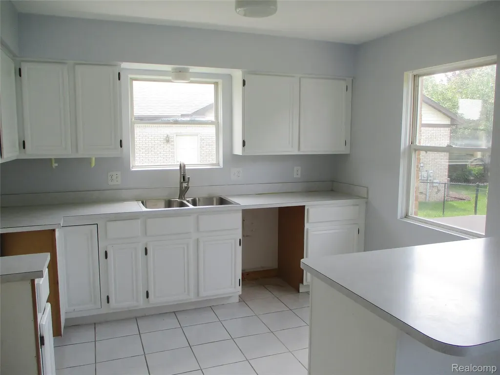 33443 Paoletti Fraser City MI 48026
