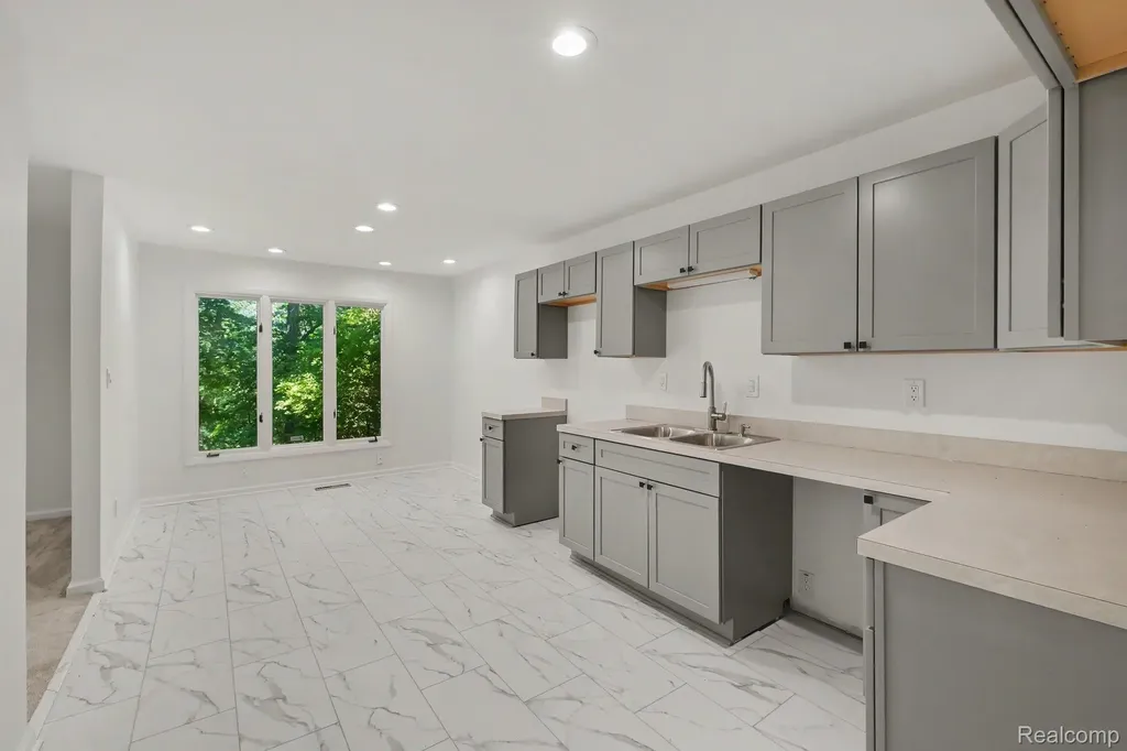 2056 Walden Court Flint Charter Township MI 48532