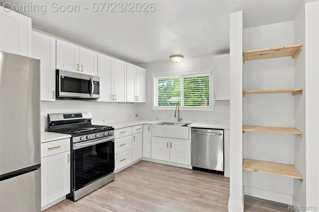 8843 Headley Drive Sterling Heights City MI 48314
