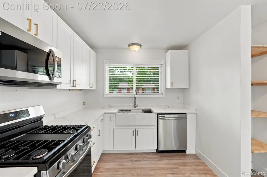 8843 Headley Drive Sterling Heights City MI 48314