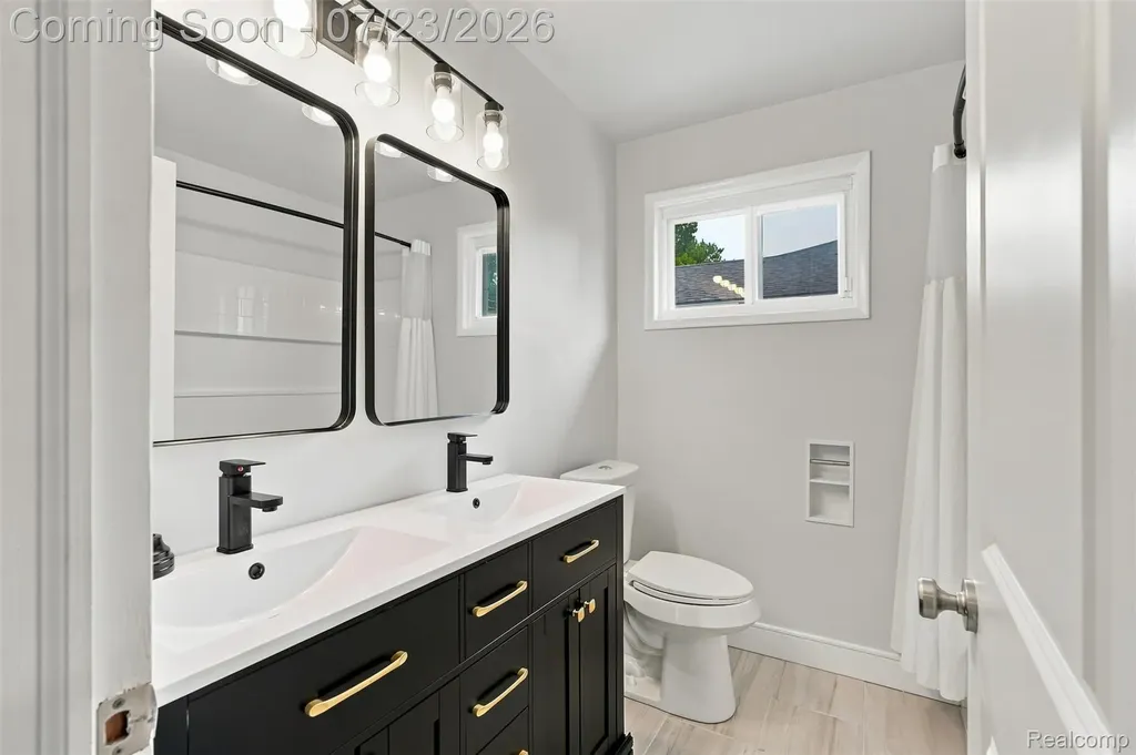 8843 Headley Drive Sterling Heights City MI 48314
