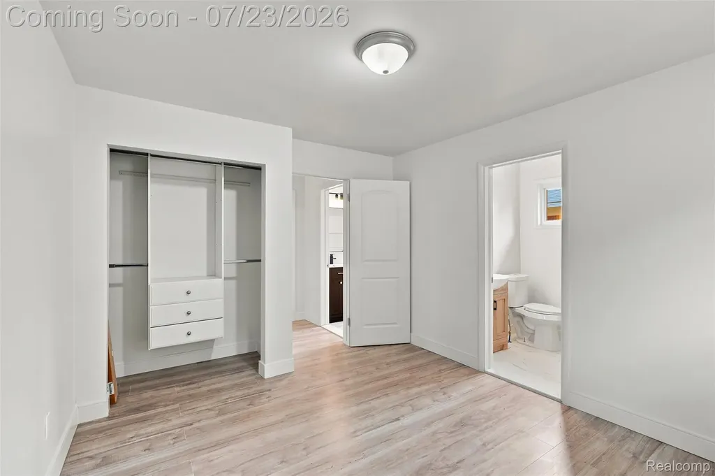8843 Headley Drive Sterling Heights City MI 48314