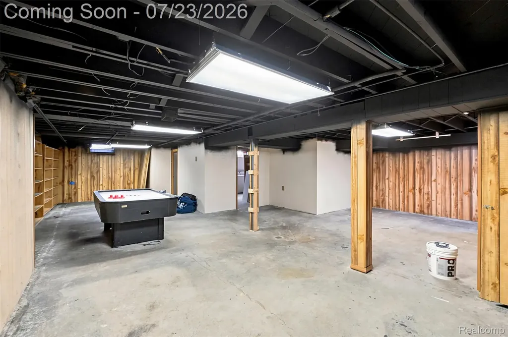 8843 Headley Drive Sterling Heights City MI 48314