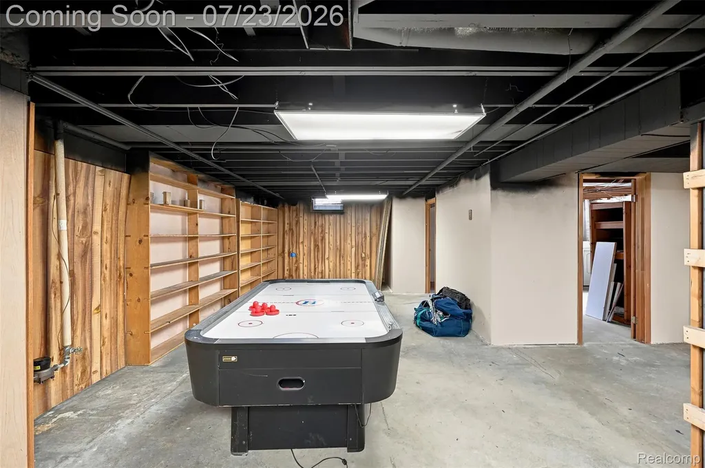 8843 Headley Drive Sterling Heights City MI 48314