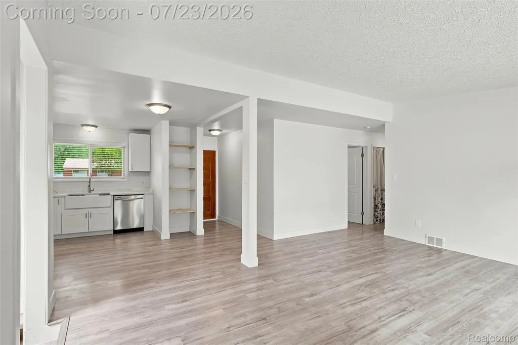 8843 Headley Drive Sterling Heights City MI 48314