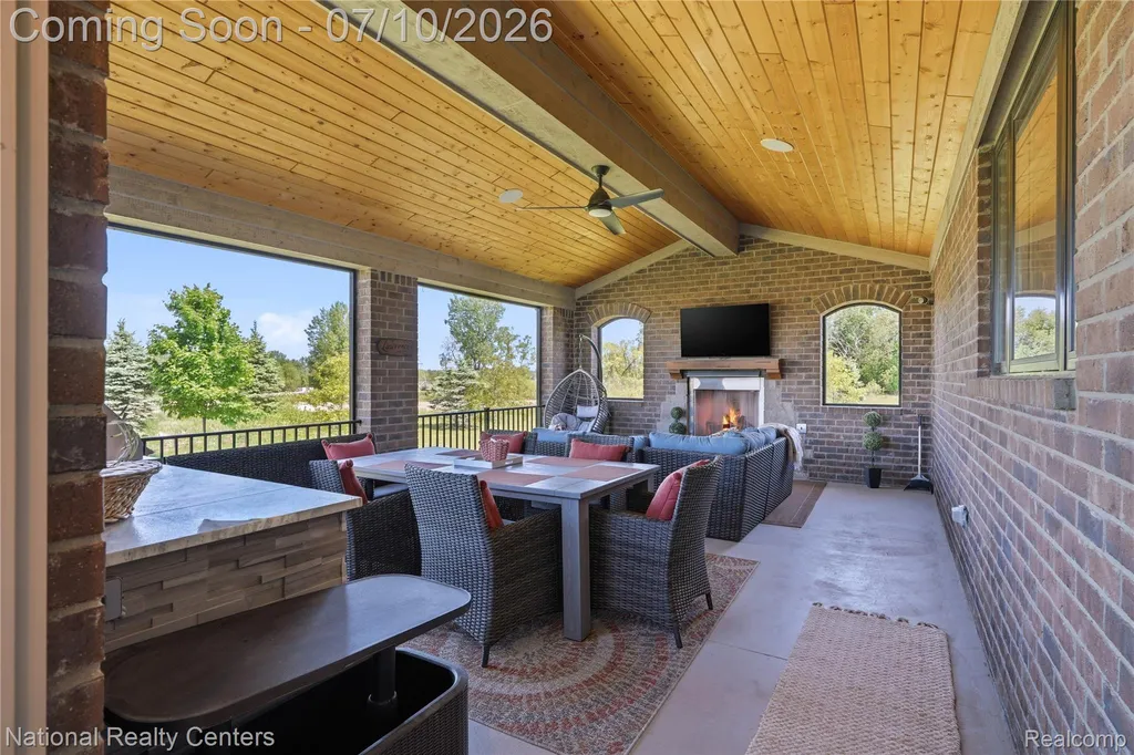 3142 Holburn Court Oakland Charter Township MI 48363