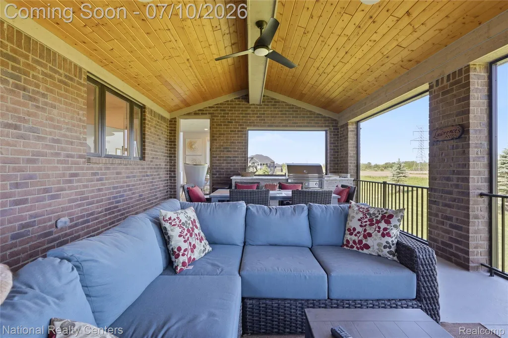 3142 Holburn Court Oakland Charter Township MI 48363