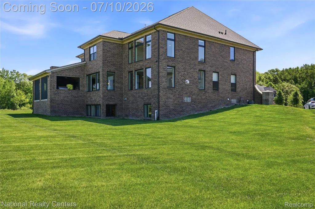 3142 Holburn Court Oakland Charter Township MI 48363