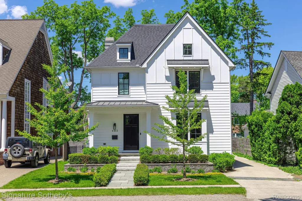 492 Vinewood Avenue Birmingham City MI 48009