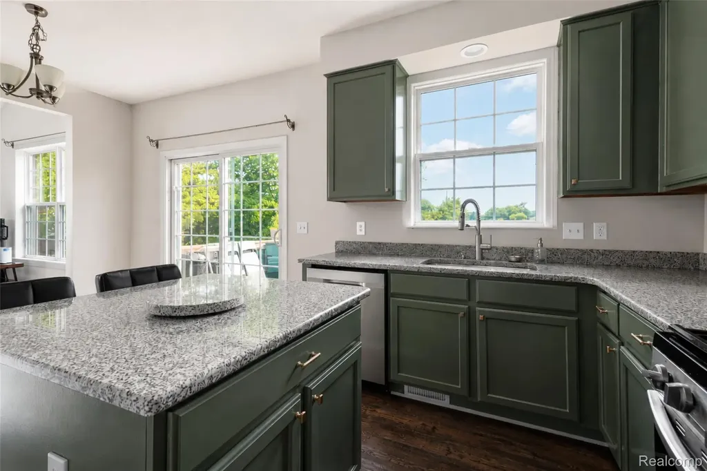 41544 Oconnor Lane Novi City MI 48377
