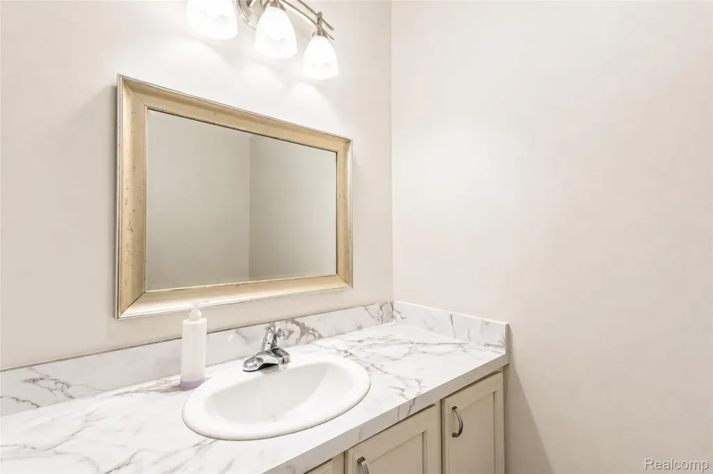 41544 Oconnor Lane Novi City MI 48377