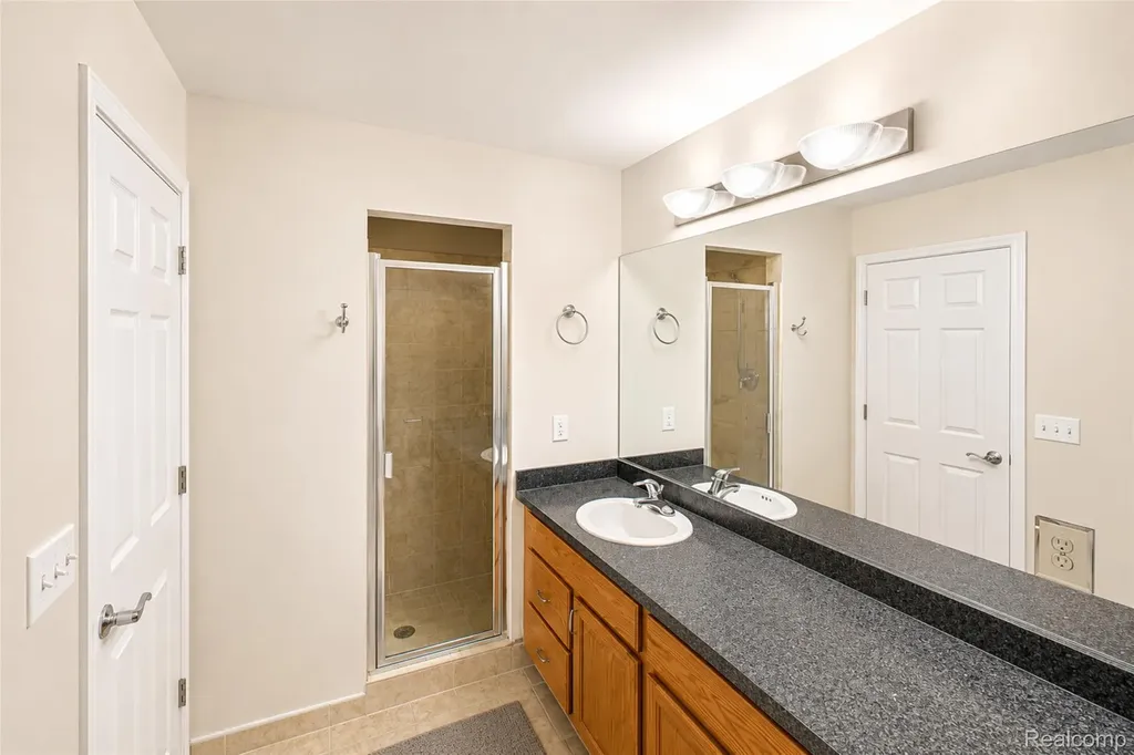 41544 Oconnor Lane Novi City MI 48377