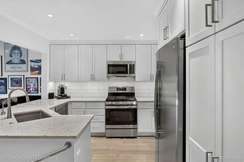 2700 Middlebelt Road West Bloomfield Charter Township MI 48324